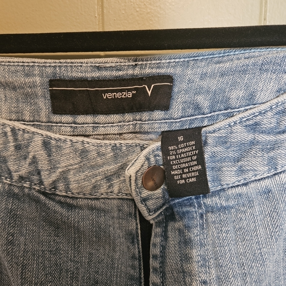 Venezia Light Wash Denim Shorts Women’s Size 16 | Classic 5-Pocket Jean Shorts - Picture 4 of 5